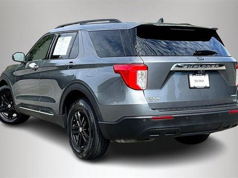 Used 2021 Ford Explorer XLT image 5