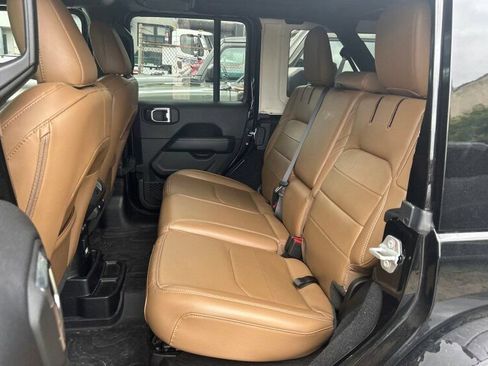 Used 2023 Jeep Wrangler Unlimited Sahara w/ Cold Weather Group AWD/4WD image 15