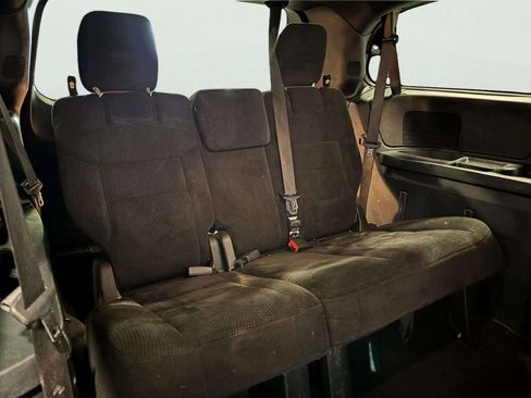 Used 2016 Dodge Grand Caravan SE image 24