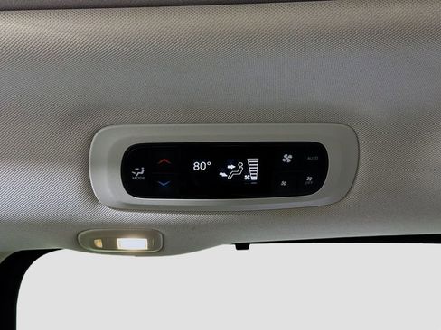 Used 2023 Chrysler Pacifica Limited image 28