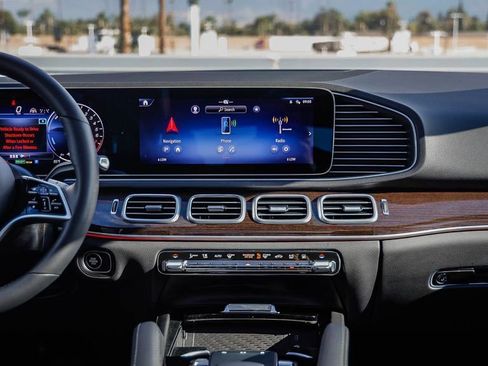 Used 2025 Mercedes-Benz GLE 450e 4MATIC image 14