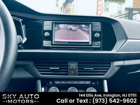 Used 2024 Volkswagen Jetta SE FWD image 17
