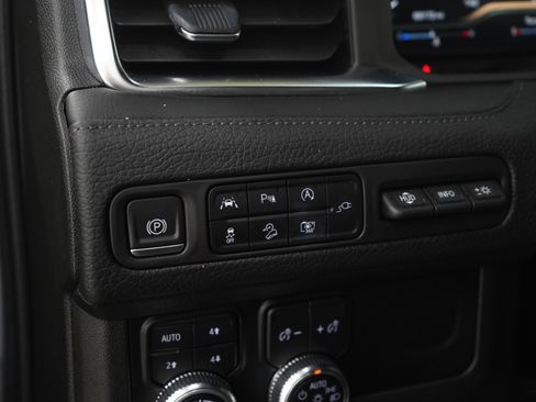 Used 2022 GMC Yukon Denali AWD/4WD image 31