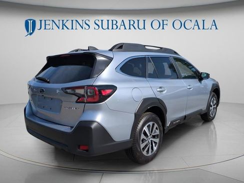Used 2025 Subaru Outback Premium AWD/4WD image 3