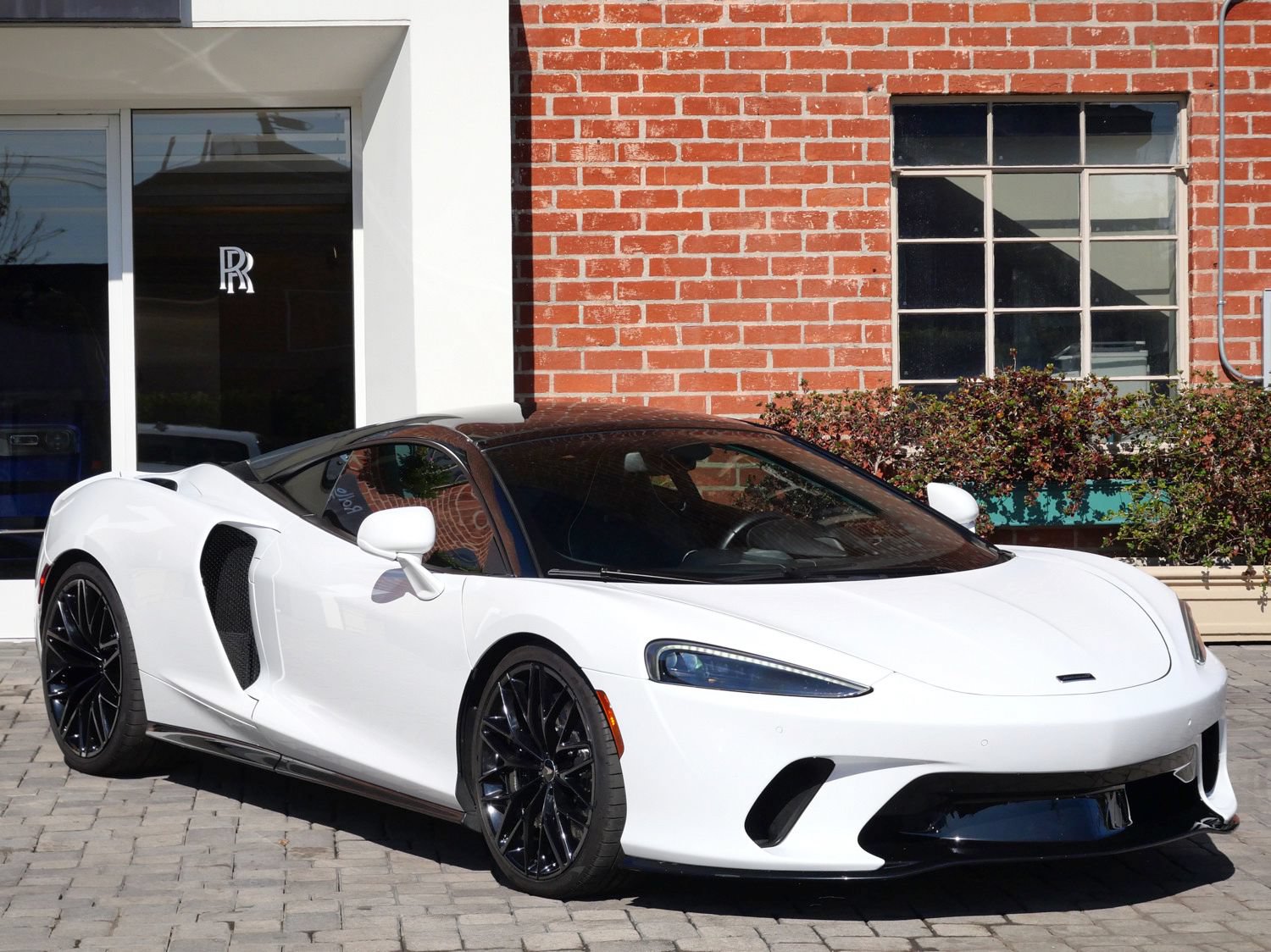 Used 2023 McLaren GT RWD image 1