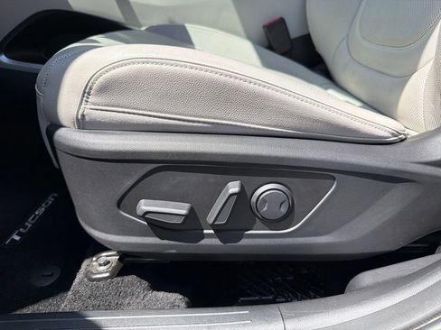 Certified 2024 Hyundai Tucson Limited AWD/4WD image 11