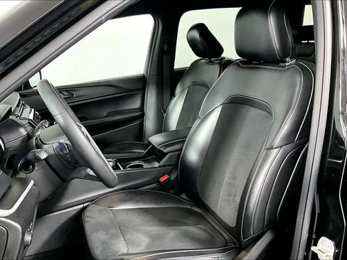 Used 2024 Jeep Grand Cherokee L Laredo RWD image 25