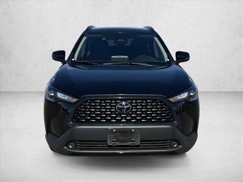 Used 2025 Toyota Corolla Cross LE image 2