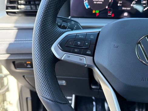 New 2026 Volkswagen Tiguan SE R-Line FWD image 15