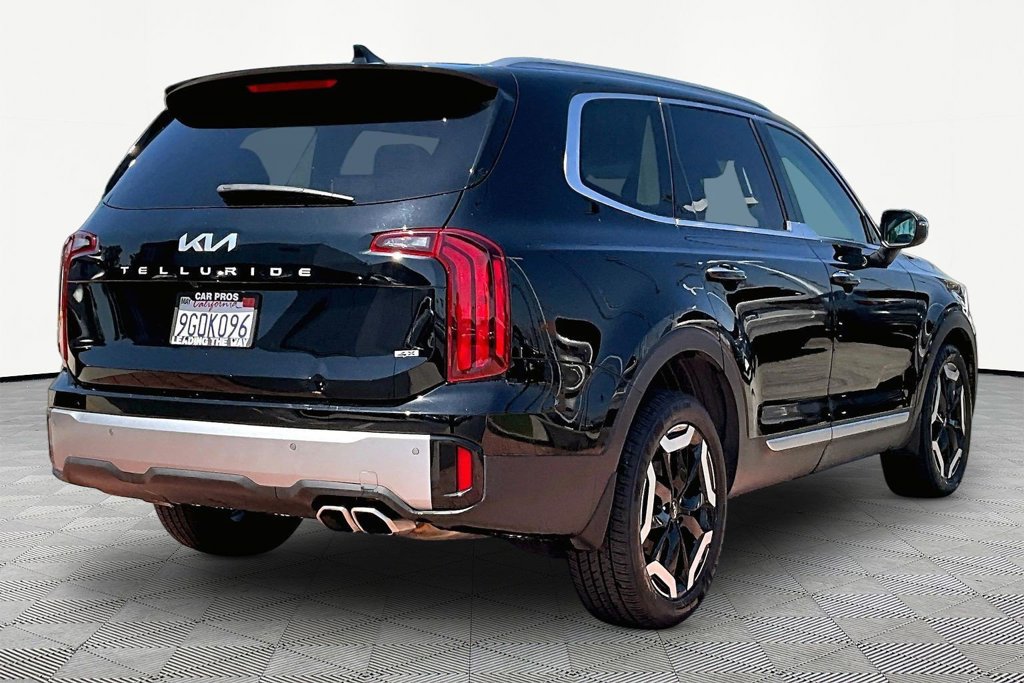 Certified 2023 Kia Telluride S AWD/4WD image 2