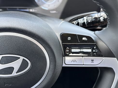 Certified 2025 Hyundai Elantra Limited FWD image 22