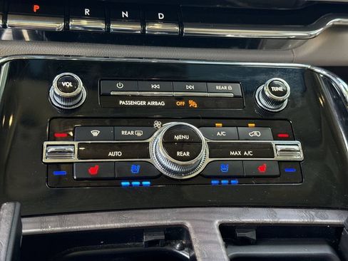 Used 2024 Lincoln Navigator L Reserve AWD/4WD image 32