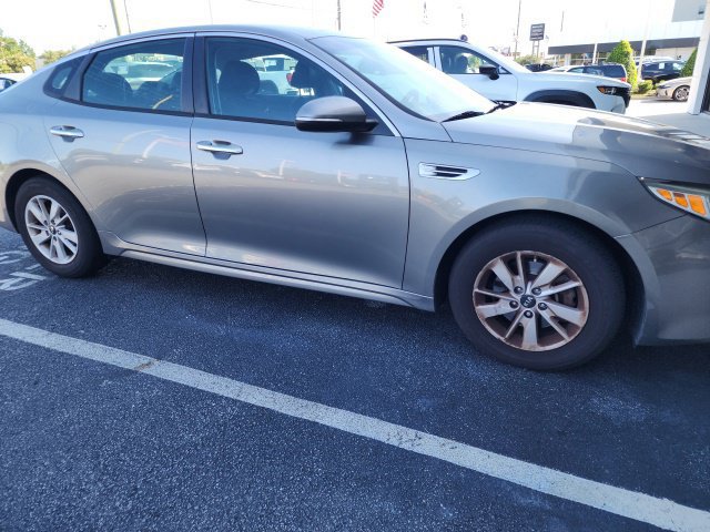 Used 2017 Kia Optima LX FWD image 2