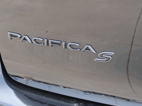 Used 2025 Chrysler Pacifica Limited FWD image 8