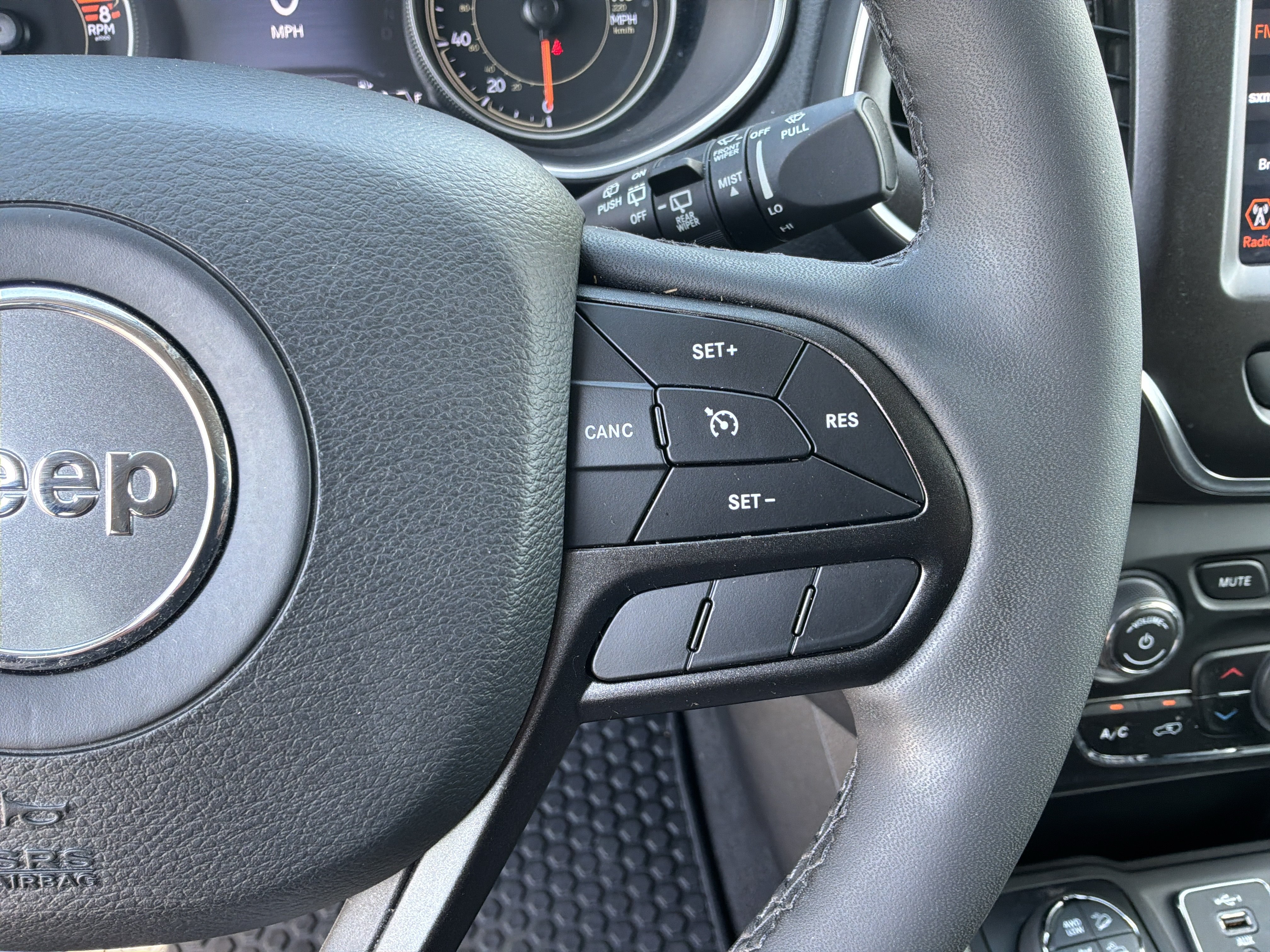 Used 2022 Jeep Cherokee Trailhawk w/ Premium Leather Package AWD/4WD image 20