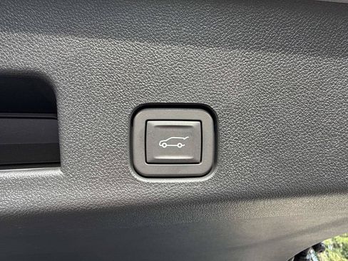 Used 2026 Chevrolet Traverse Z71 w/ Enhanced Driving Package AWD/4WD image 33
