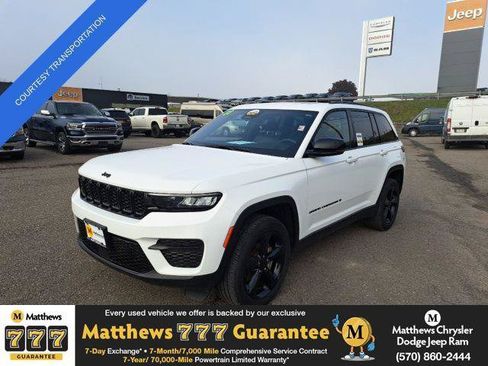 Certified 2023 Jeep Grand Cherokee Altitude AWD/4WD image 1