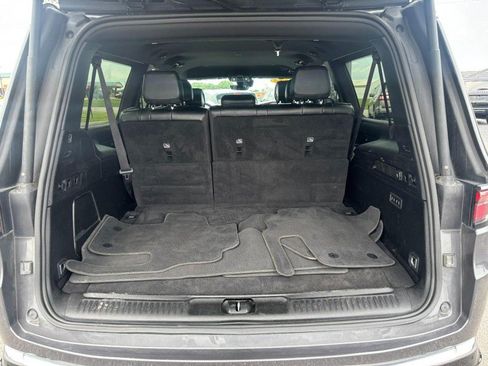Used 2024 Jeep Wagoneer L Series II w/ Flexible Seating Group AWD/4WD image 7