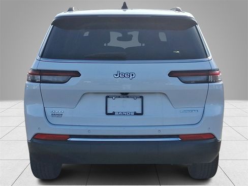 Used 2024 Jeep Grand Cherokee L Laredo image 5