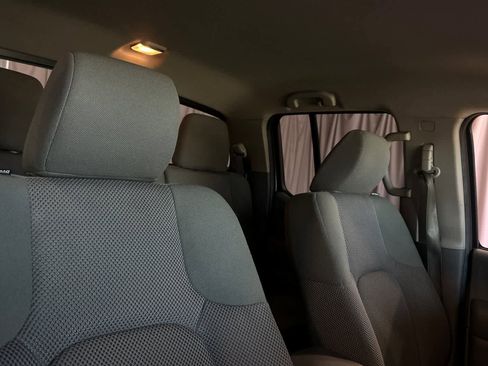 Used 2020 Nissan Frontier SV image 18