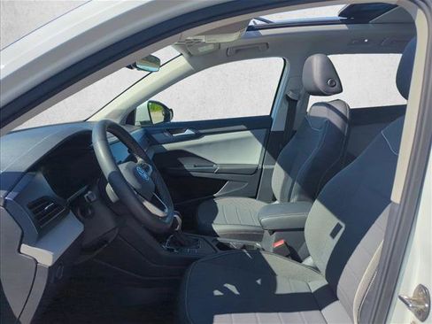 Used 2023 Volkswagen Taos SE w/ Panoramic Sunroof Package FWD image 15