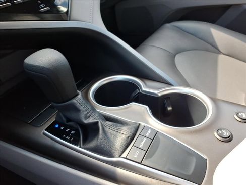 Used 2022 Toyota Camry LE w/ Convenience Package image 17