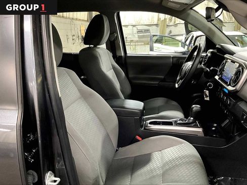 Used 2022 Toyota Tacoma SR5 AWD/4WD image 9