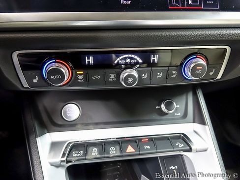Used 2020 Audi Q3 2.0T Premium Plus w/ Premium Plus Package image 18
