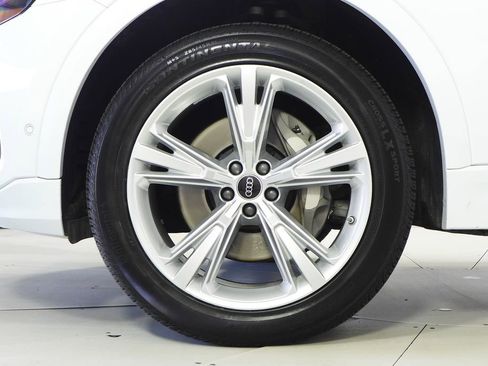 Used 2023 Audi Q8 Premium w/ Convenience Package image 5