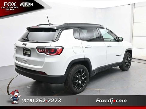 Used 2024 Jeep Compass Latitude w/ Convenience Group AWD/4WD image 13