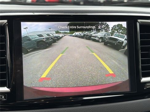 Used 2023 Chrysler Pacifica Touring-L FWD image 29