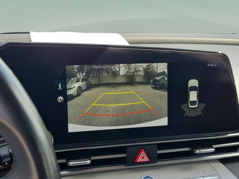 Used 2022 Hyundai Elantra Limited FWD image 18