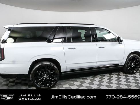 Certified 2026 Cadillac Escalade ESV Platinum Sport w/ LPO, ONYX Package AWD/4WD image 30
