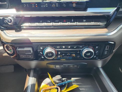 Used 2024 GMC Sierra 3500 SLT w/ SLT Convenience Package AWD/4WD image 23