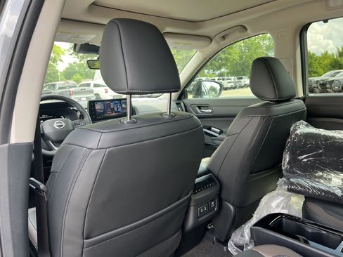 New 2026 Nissan Pathfinder Platinum FWD image 20
