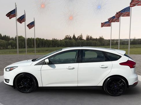 Used 2016 Ford Focus SE w/ Equipment Group 201A FWD image 4