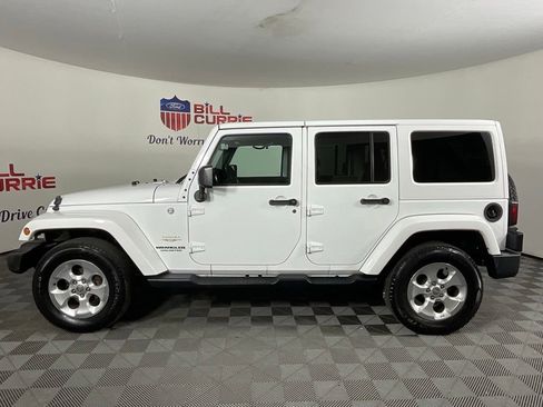 Used 2015 Jeep Wrangler Unlimited Sahara w/ Connectivity Group AWD/4WD image 6