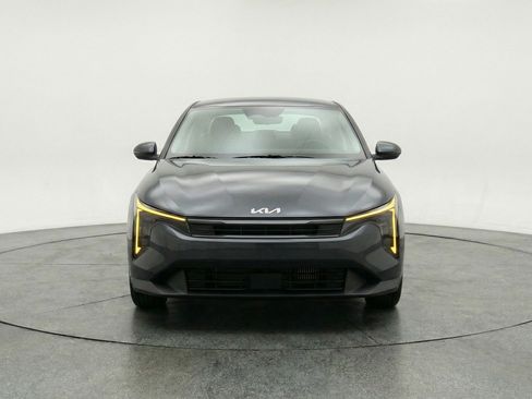 Used 2025 Kia K4 LXS image 1