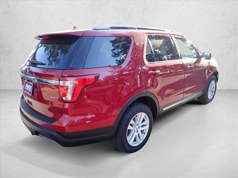 Used 2019 Ford Explorer XLT w/ Equipment Group 202A AWD/4WD image 4