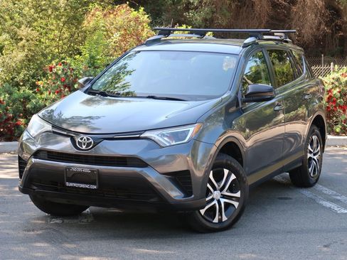 Used 2016 Toyota RAV4 LE FWD image 5