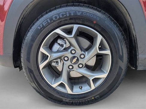 Used 2024 Chevrolet Trax LT w/ LT Convenience Package FWD image 9