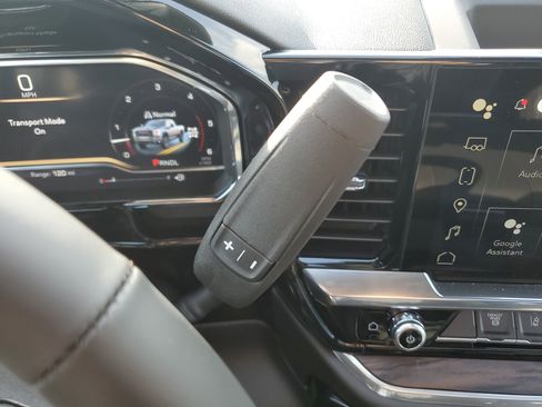 New 2025 GMC Sierra 3500 SLT w/ SLT Premium Package image 17