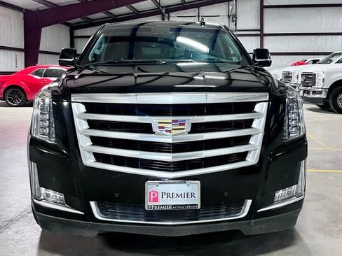 Used 2019 Cadillac Escalade Premium Luxury image 8