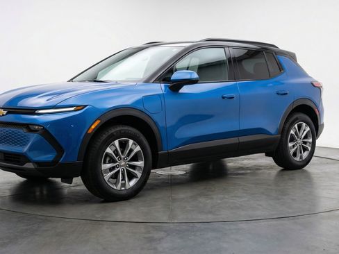 Used 2025 Chevrolet Equinox LT image 3