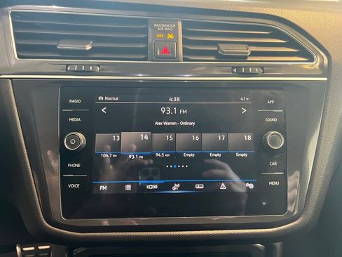 Used 2023 Volkswagen Tiguan SE R-Line image 23