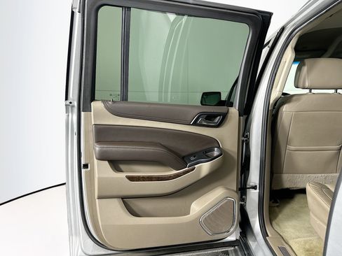 Used 2018 Chevrolet Suburban LT image 25