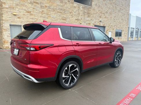 Used 2022 Mitsubishi Outlander SE image 4