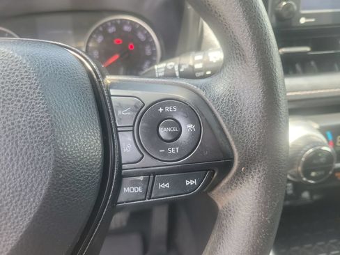 Certified 2022 Toyota RAV4 XLE FWD image 19