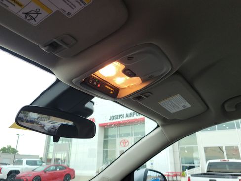 Used 2024 Buick Encore GX Preferred FWD image 30