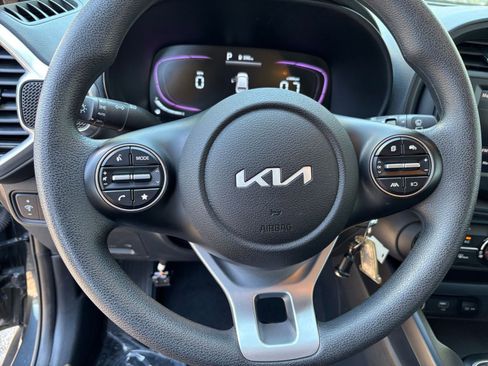 Used 2025 Kia Soul LX w/ LX Technology Package FWD image 25